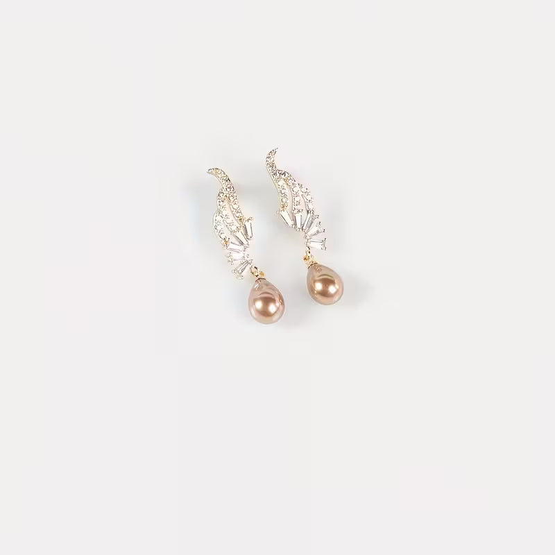 Conjunto de Collar y Aretes Dorados con Perlas Marrón y Circonitas